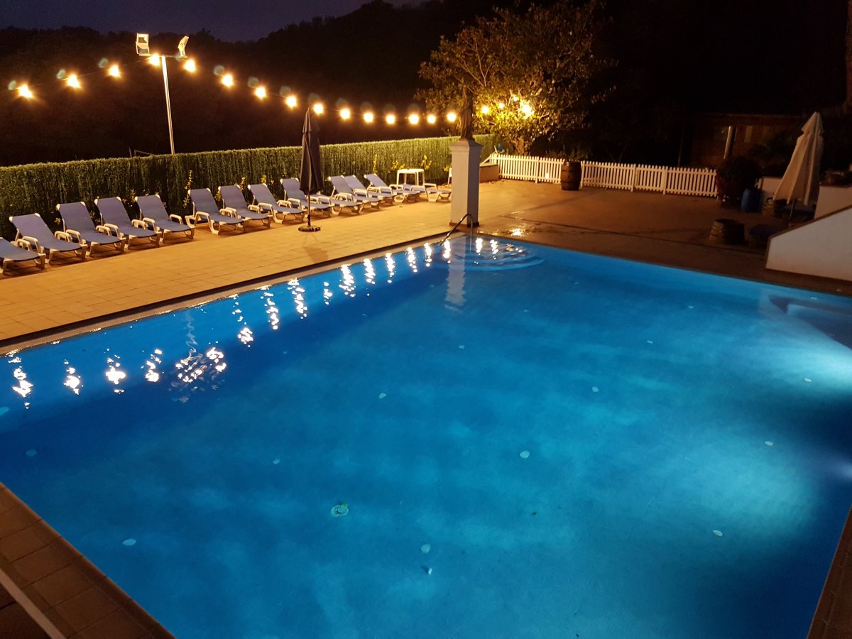 Villa Horta del Pilar - the swimming pool at night