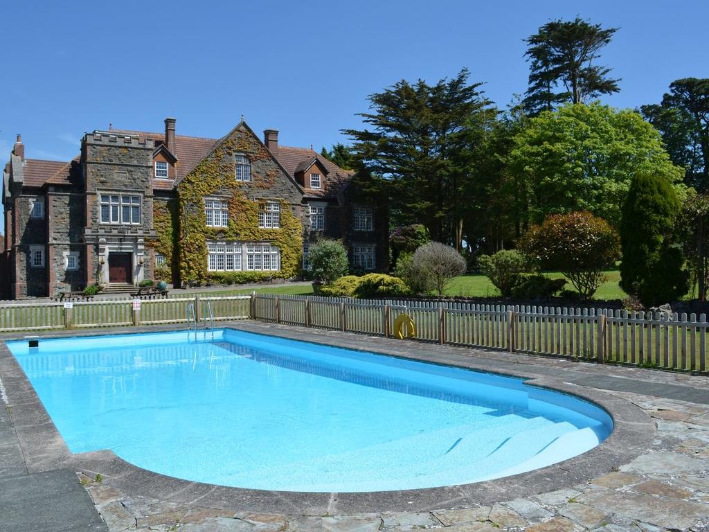 Alston Hall - large holiday house with a swimming pool near Plymouth