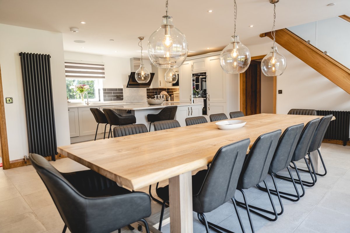 Llydaw - kitchen diner with fabulous oak table