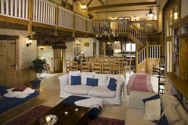 Superb InDining space for the whole family; max 26