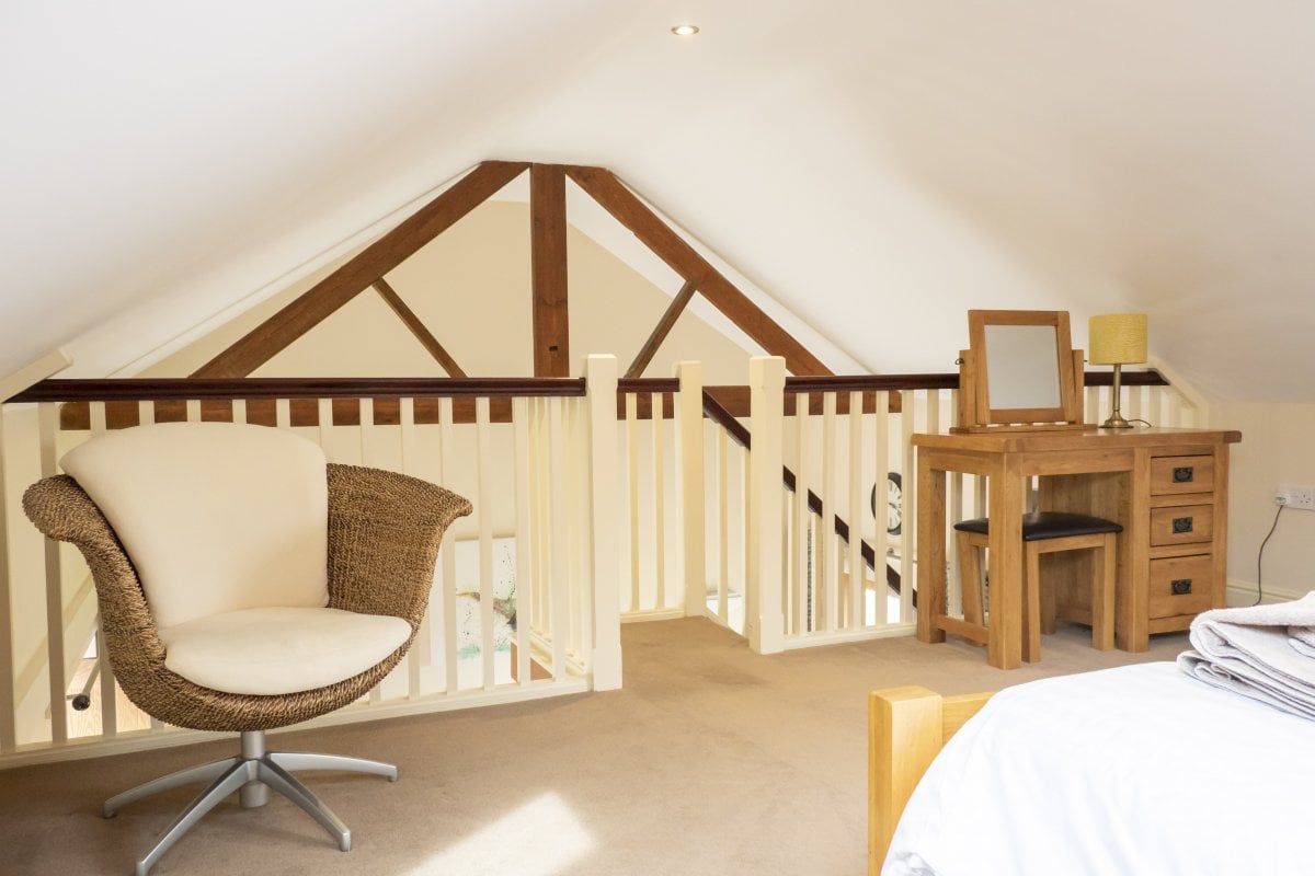 George's Gaff - upstairs galleried king bedroom