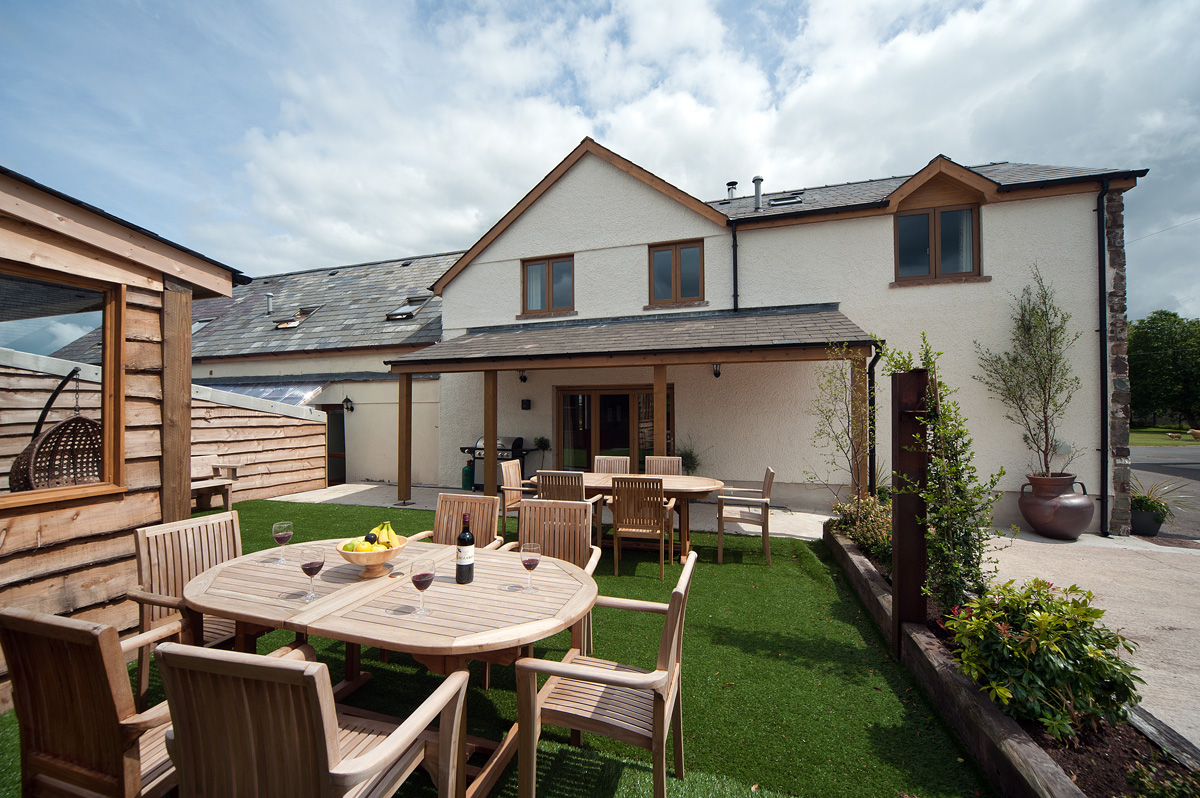 Side View of Oak Barn and Garden Area