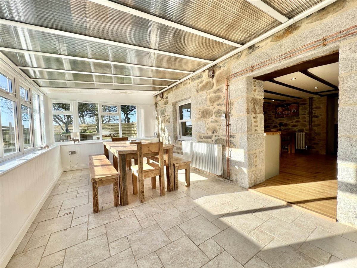 Keepers Cottage - gorgeous conservatory dining room