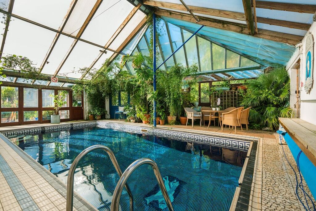 The Manor House at Fingals - the stunning undercover swimming pool