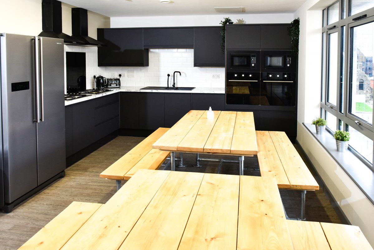 Cwtsh Hostel - large dining tables in the shared kitchen diner