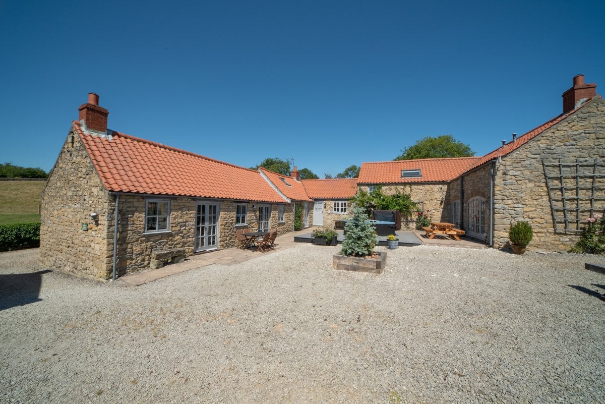 Sands Farm Cottages - courtyard configuration