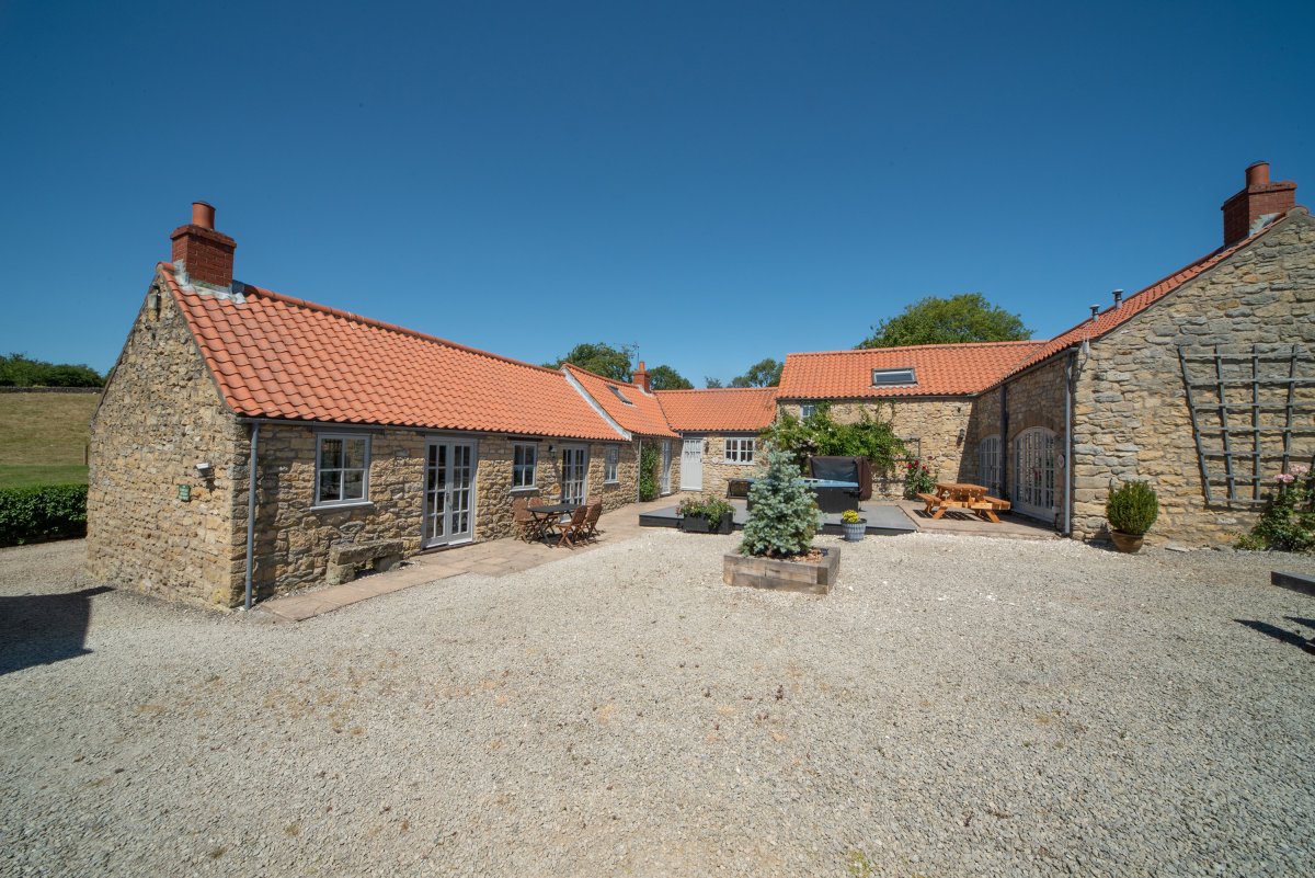 Sands Farm Cottages - courtyard configuration