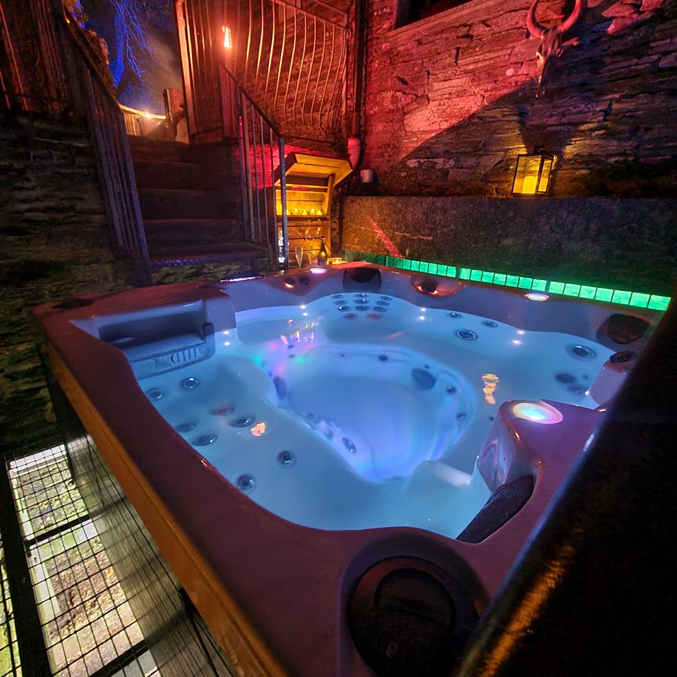 Hot tub at Ta Mill