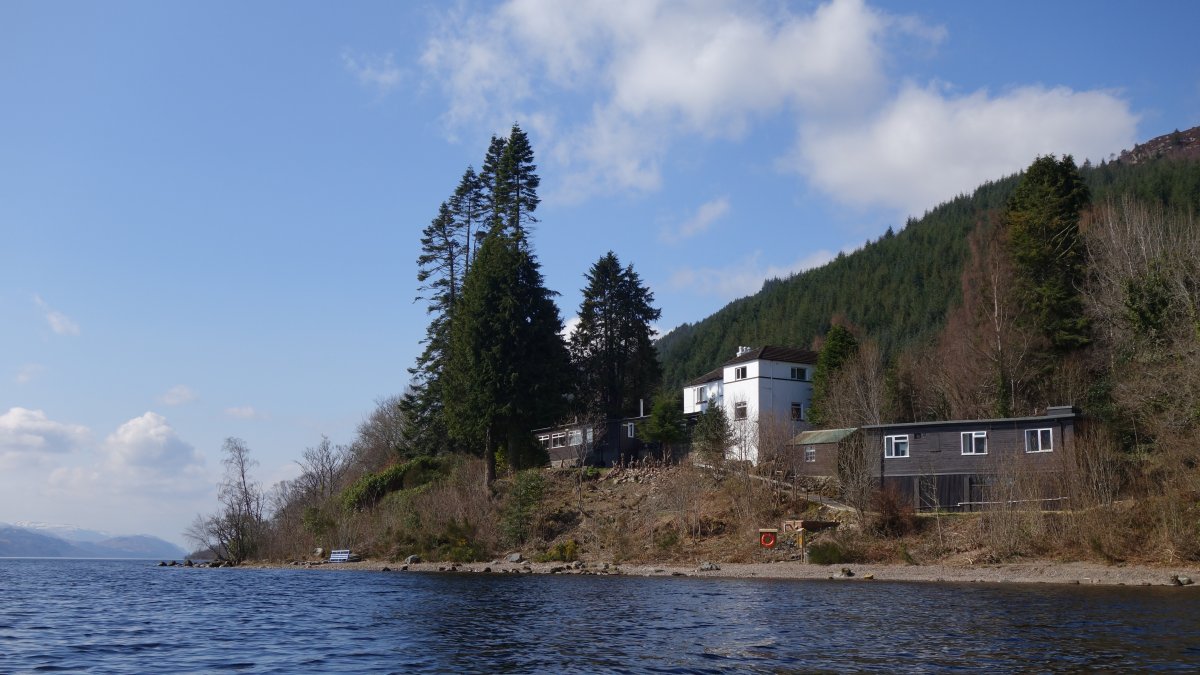 Lochside Hostel - waterfront location