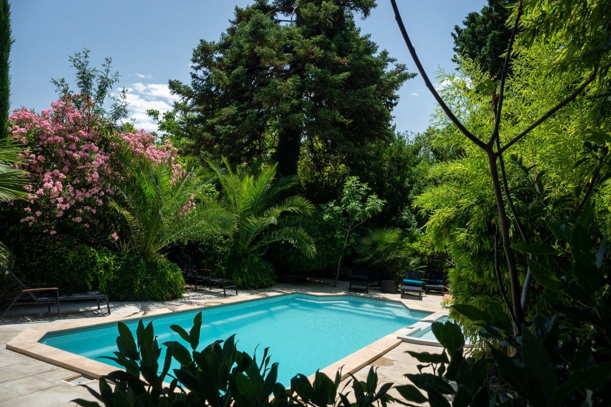 Heated swimming pool, plunge pool, plenty of sun loungers, fenced and gated