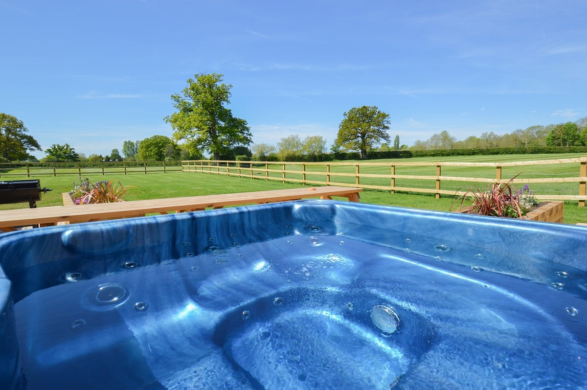 Guest have exclusive use of a hot tub, BBQ & picnic table