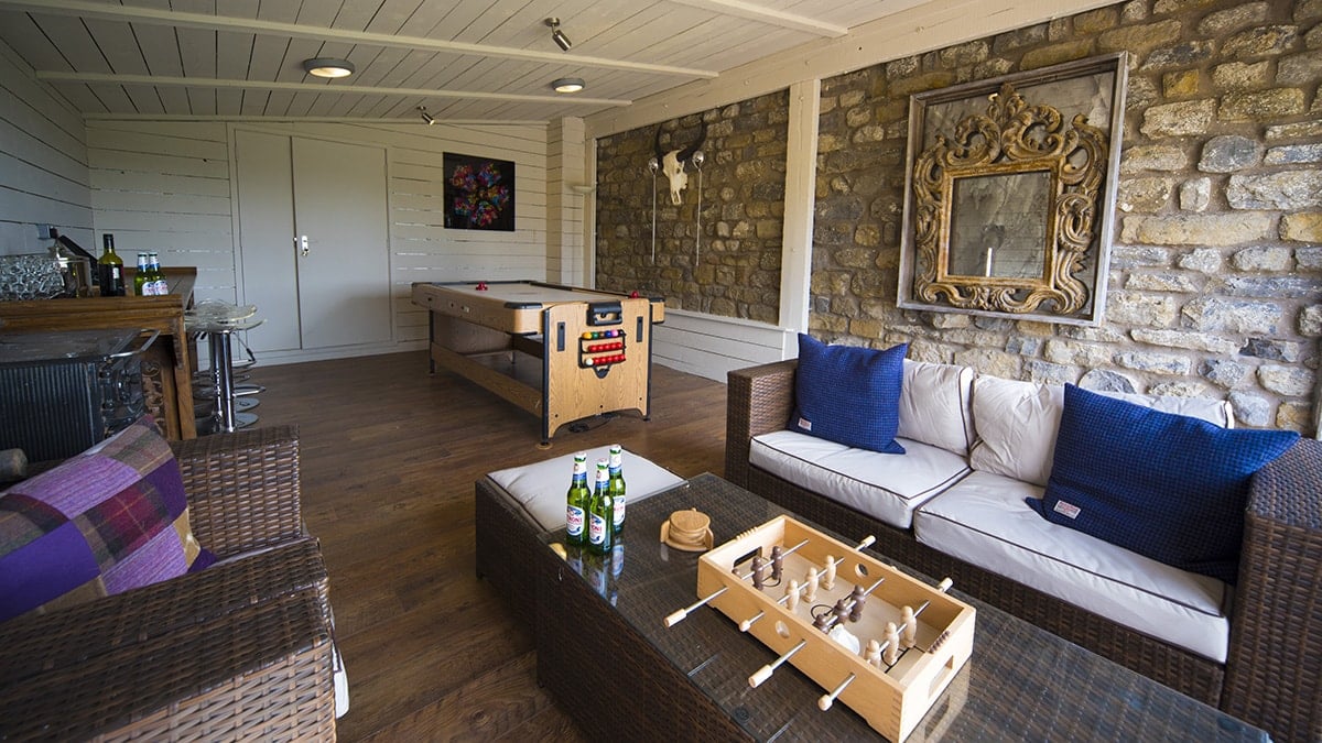 Flatt House Barn - party room with bar, air hockey and table football