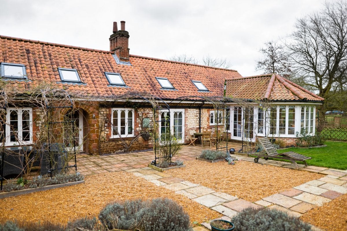 Park Cottage - garden in winter