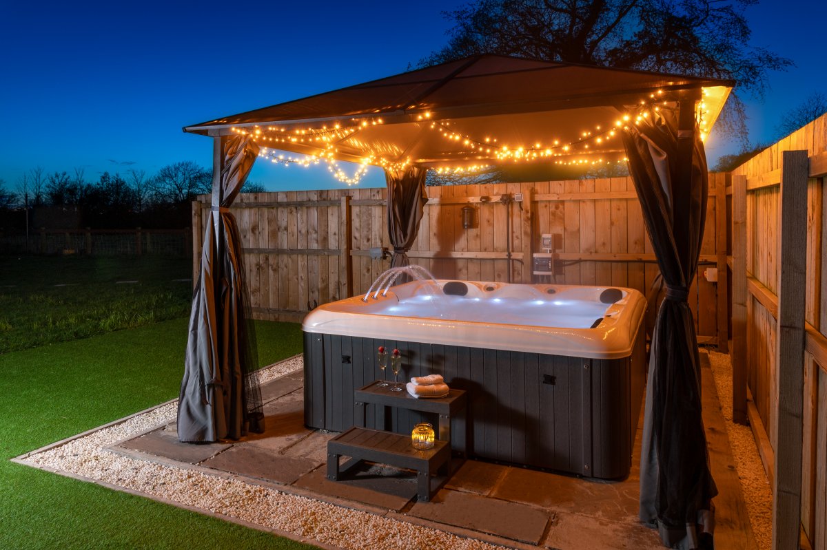 Four Oaks Cottage - hot tub with LED and waterfall features