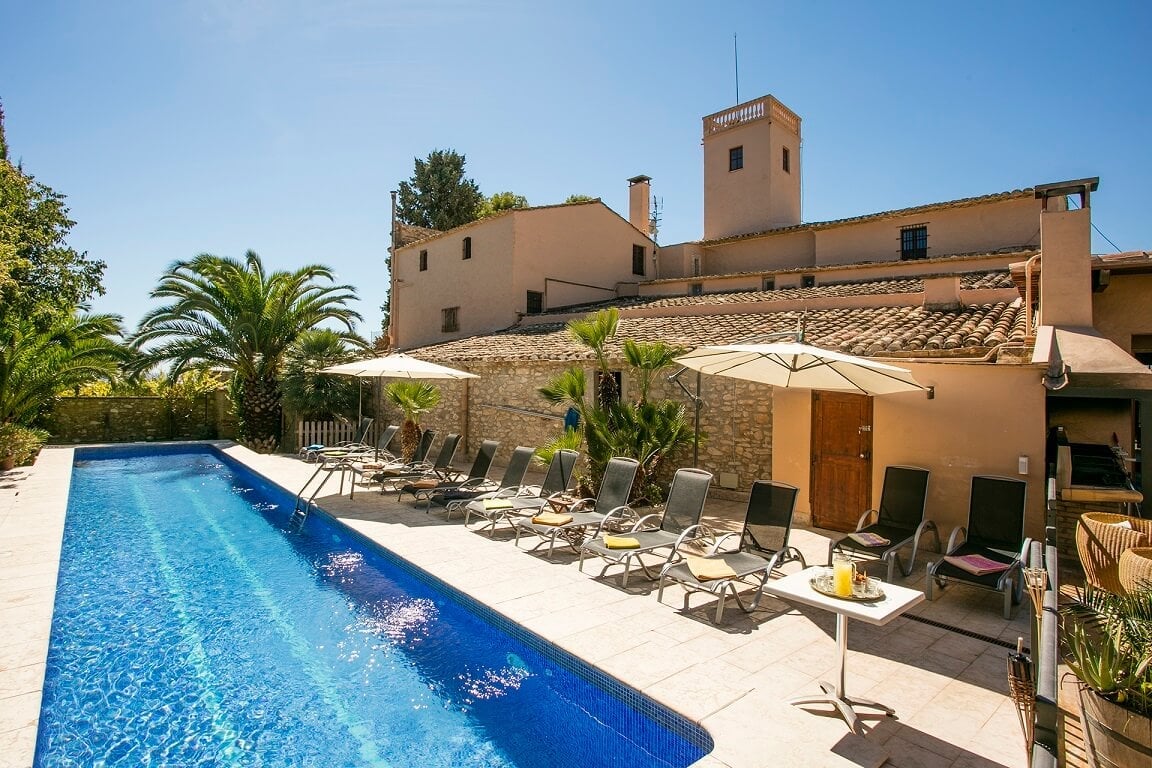 Masia Notari - lovely sun terrace and loungers