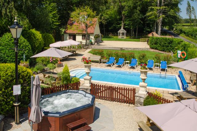 Hot Tub & Heated Pool