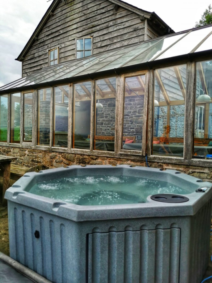 Relax in the hot tub and take in the stunning views over the River Wye as it winds through the idyllic Welsh Marches landscape. PLEASE NOTE THE HOT TUB NEEDS TO BE BOOKED IN ADVANCE