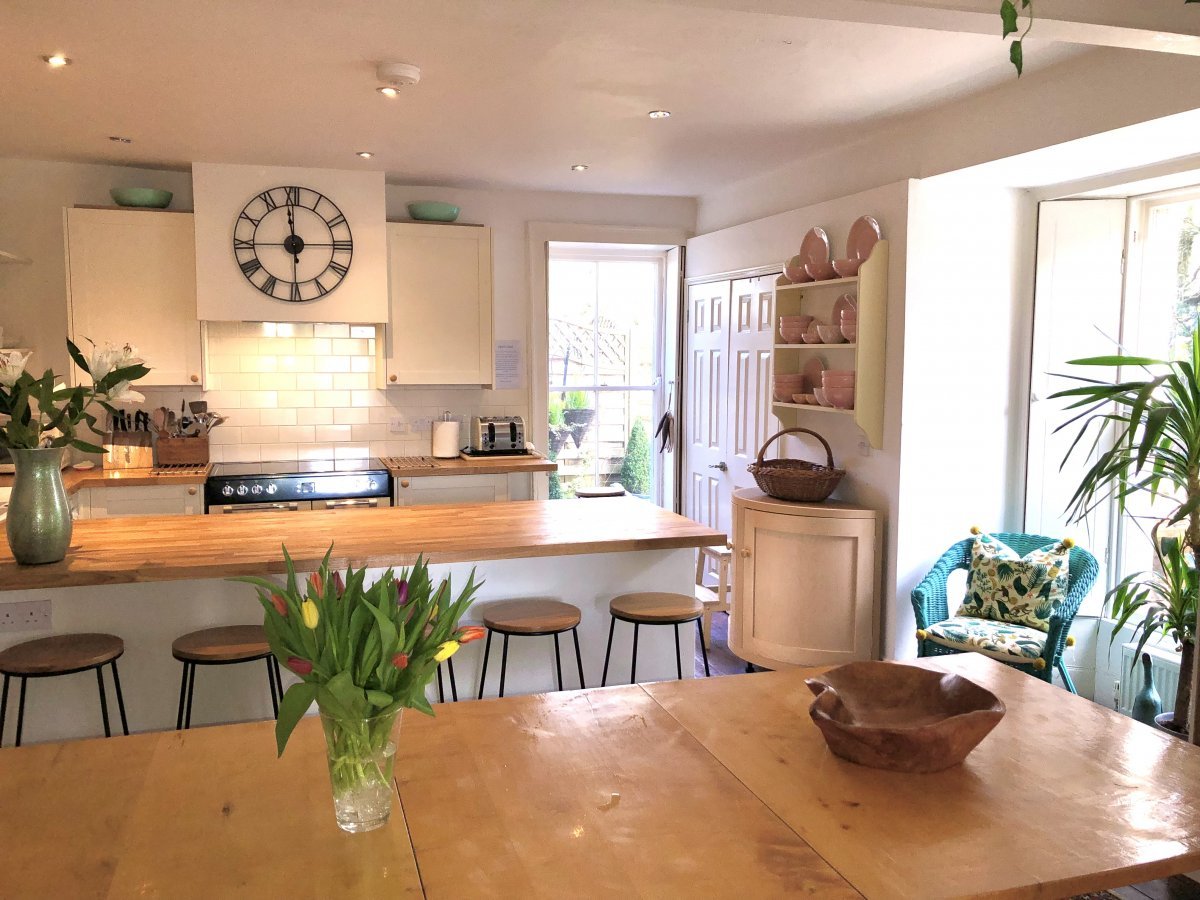 Austen House - Open plan kitchen/diner, well set up for self catering groups