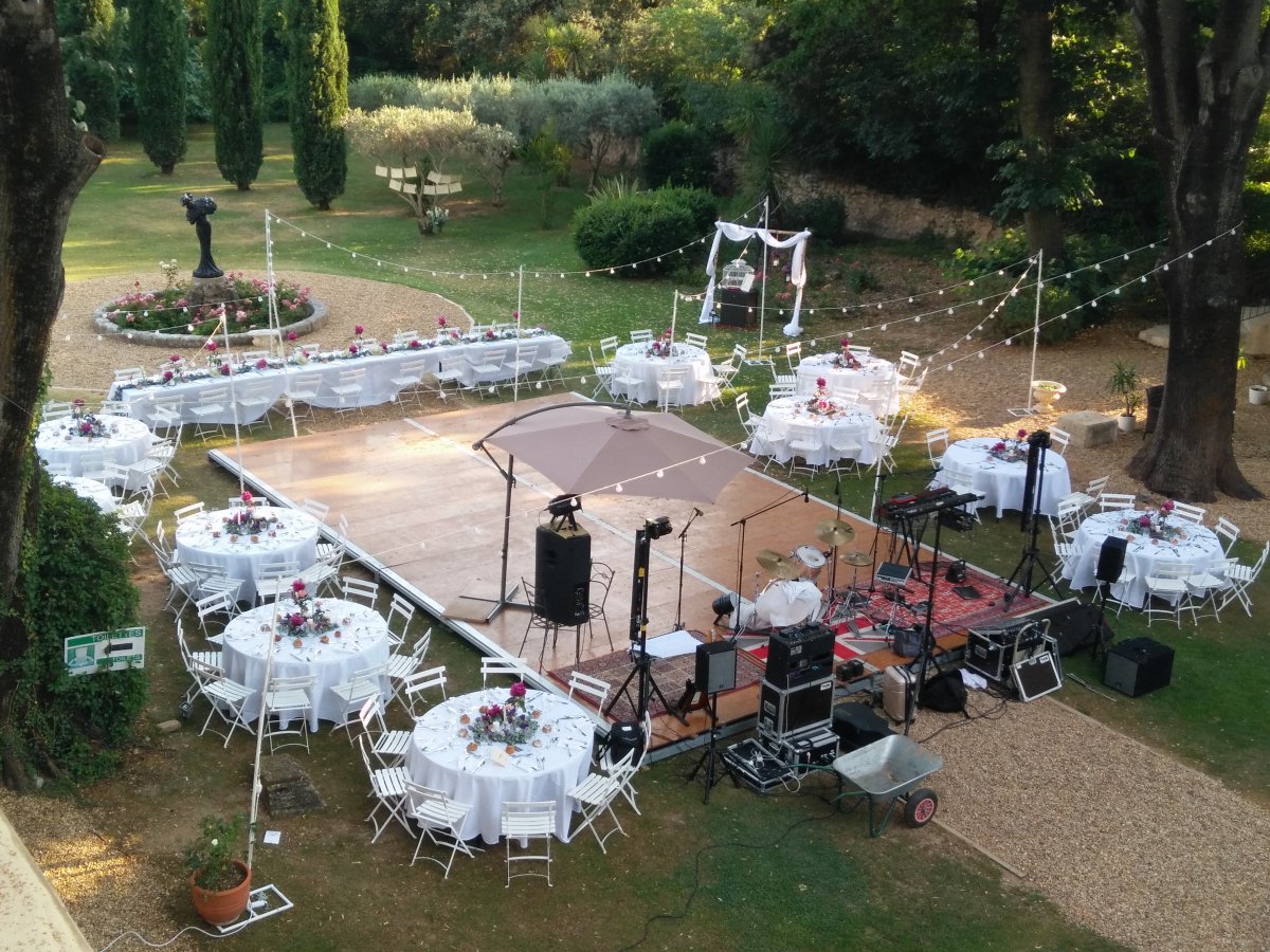 Wedding party in the park