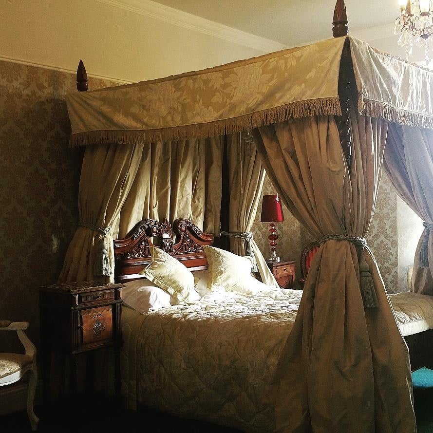 Master honeymoon en suite with Jacuzzi