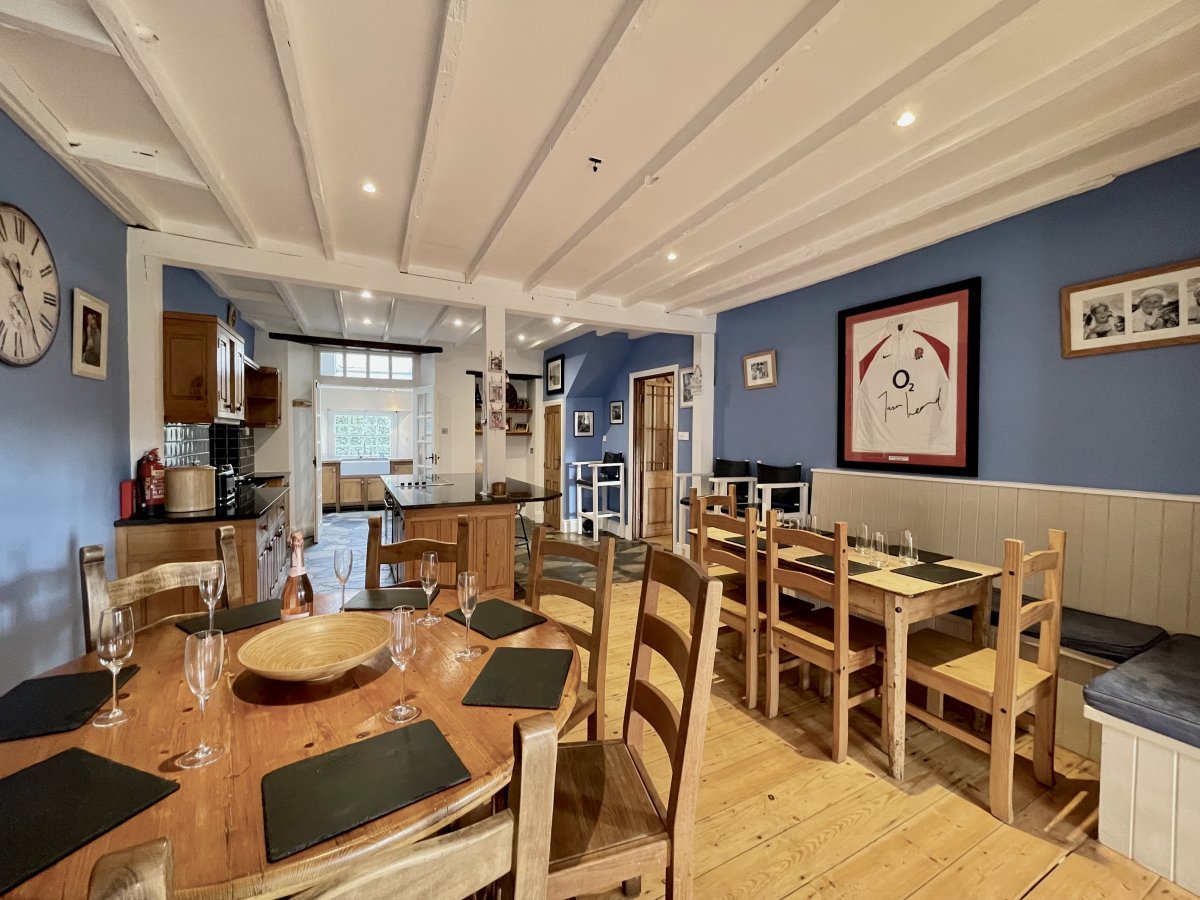 Old Parsonage - really sociable room for a meal together
