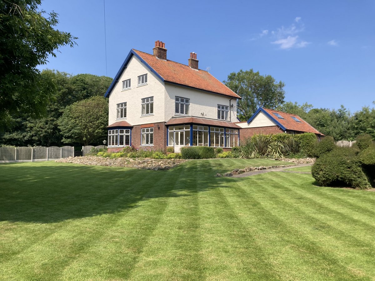 Bourne End House Garden