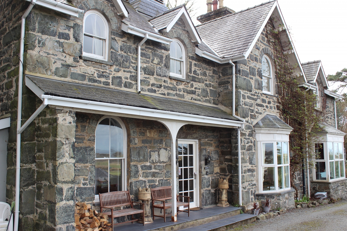Front of Noddfa Country House in Snowdonia