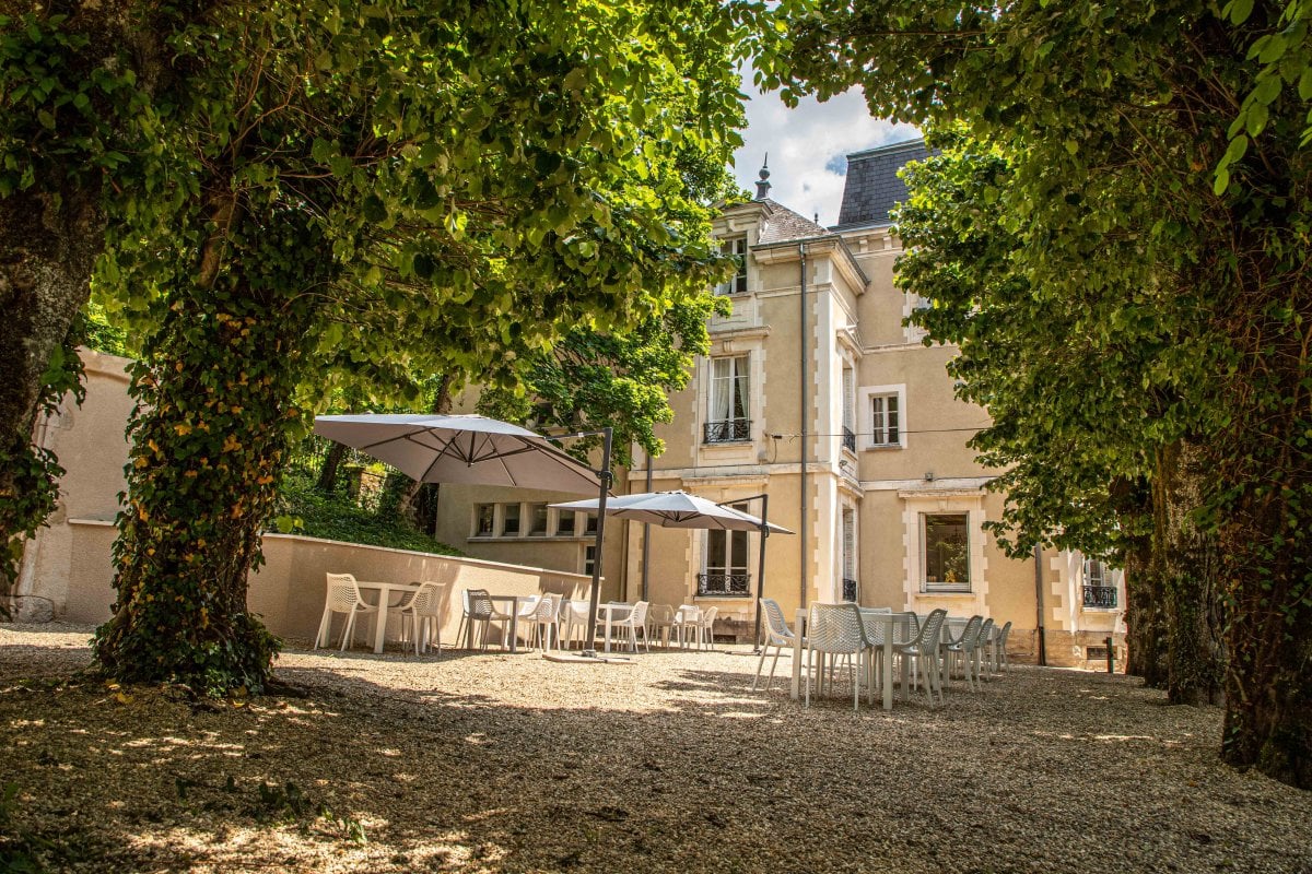 Chateau de Frétoy - terrace at the back