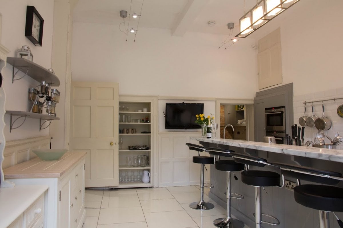 Modern kitchen with breakfast bar