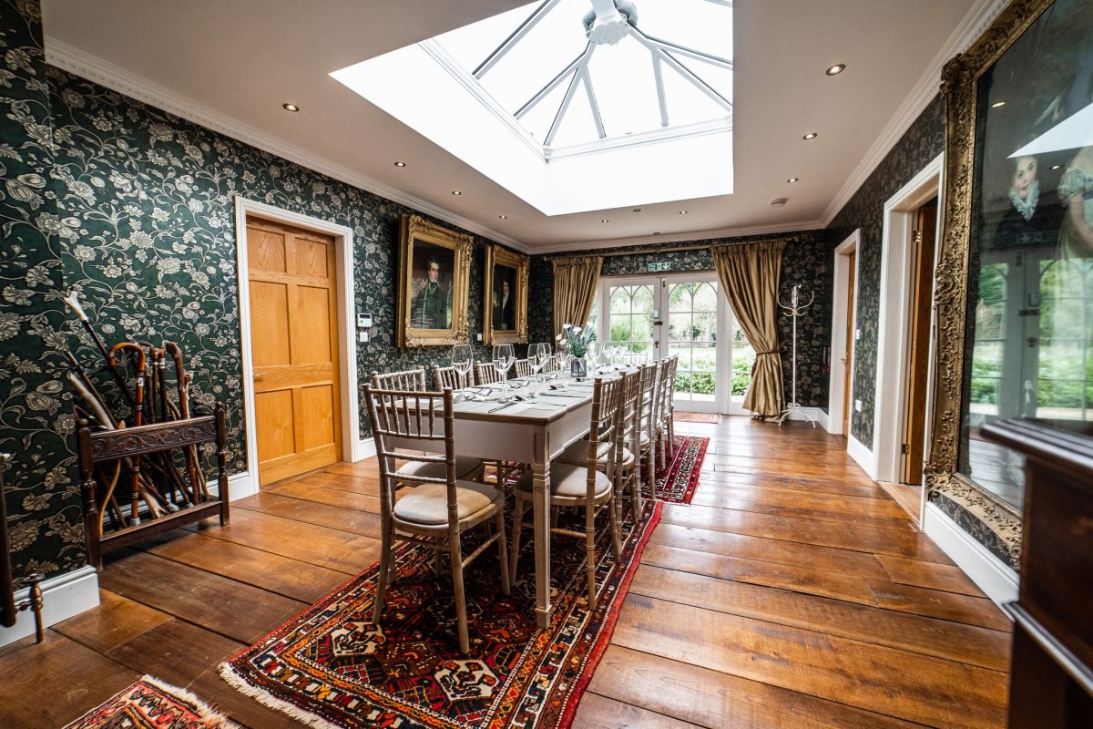 Park Cottage - light filled dining room