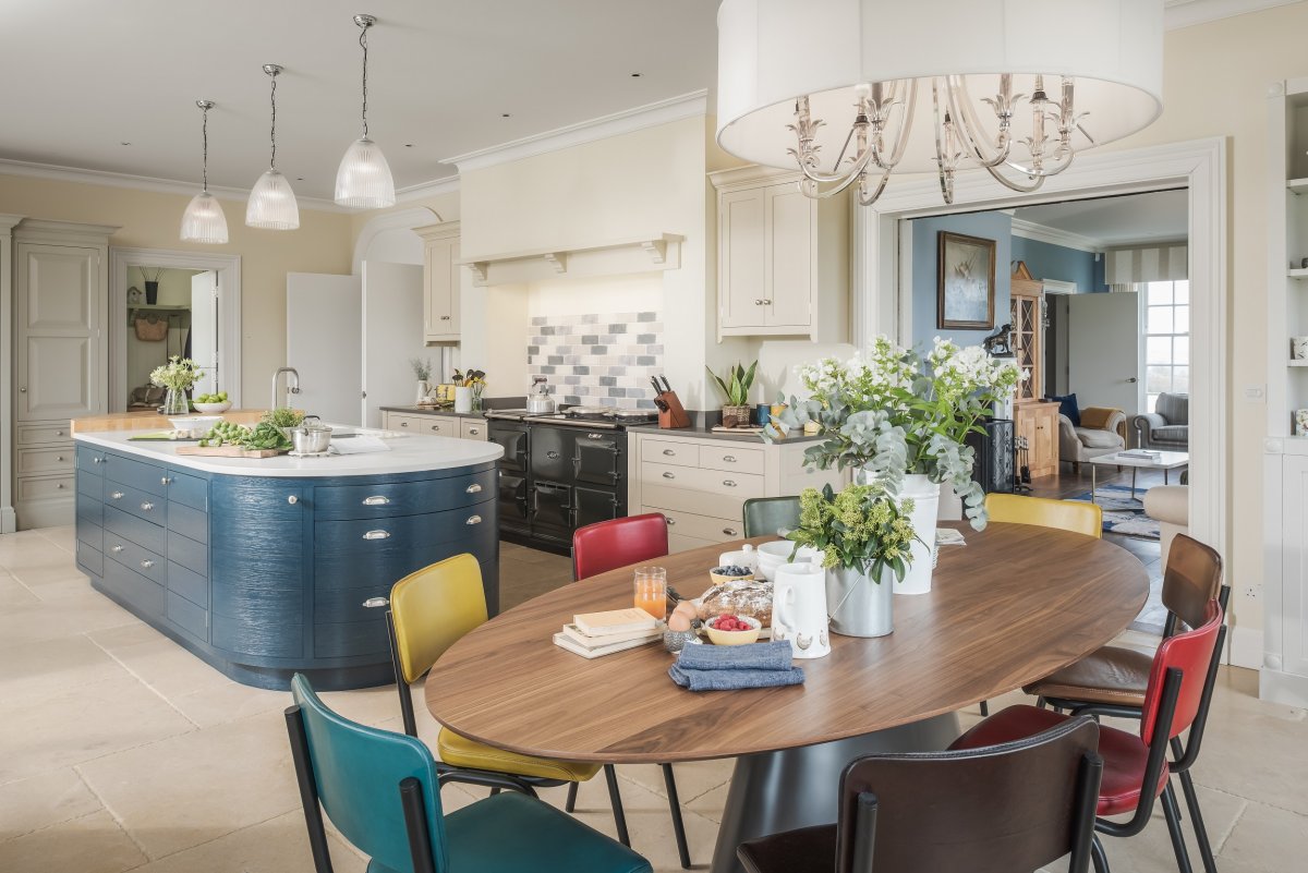 Kitchen and breakfast area