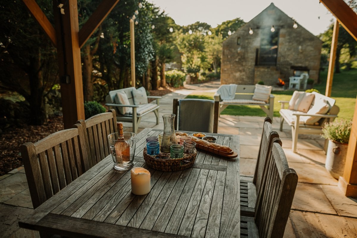 Vicarage Farm Cottages - outside dining and barbecue area