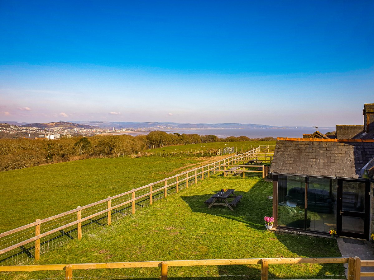 Horseshoe Cottage, Chapel Barn and The Old Schoolroom have sunrooms overlooking rolling farmland and the sea