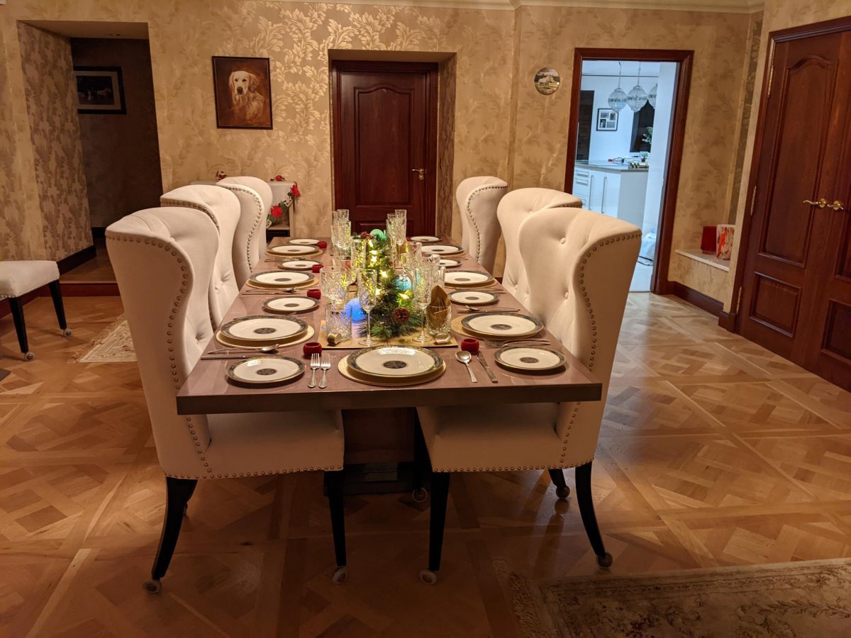Galrigside - separate inside dining with kitchen access