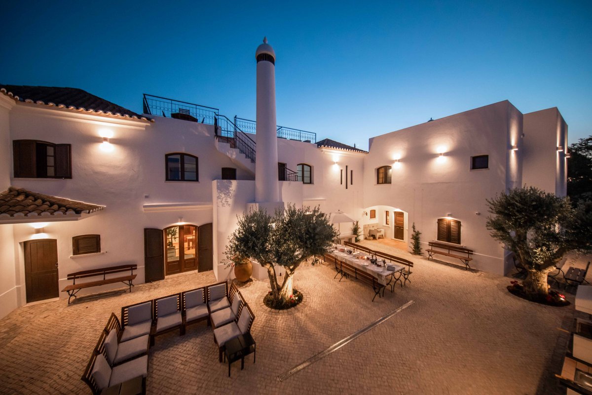 Casa Manor Pedras de Cima, unique courtyard with plenty of seating