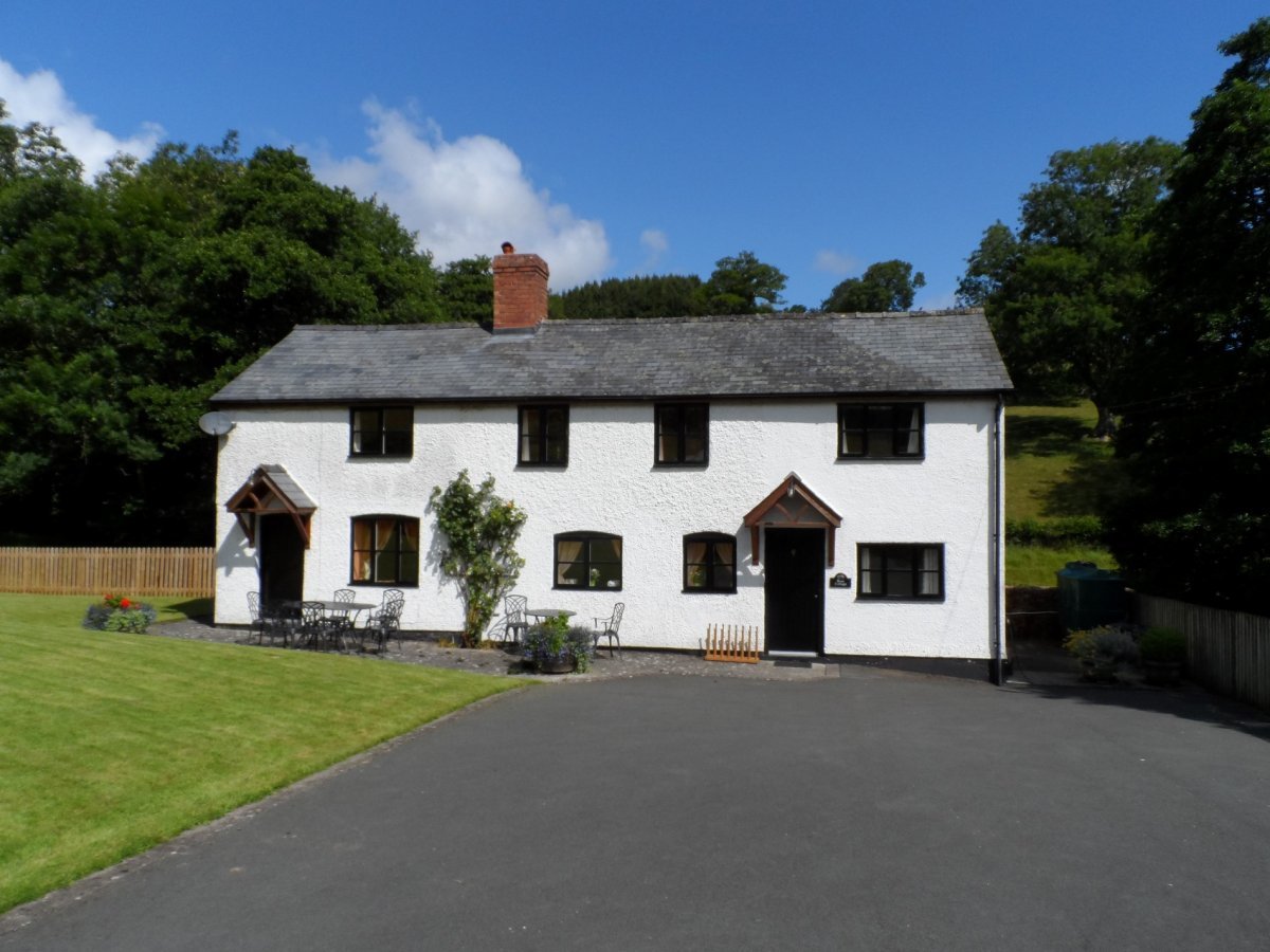Lovely countryside surrounds Rose Cottage