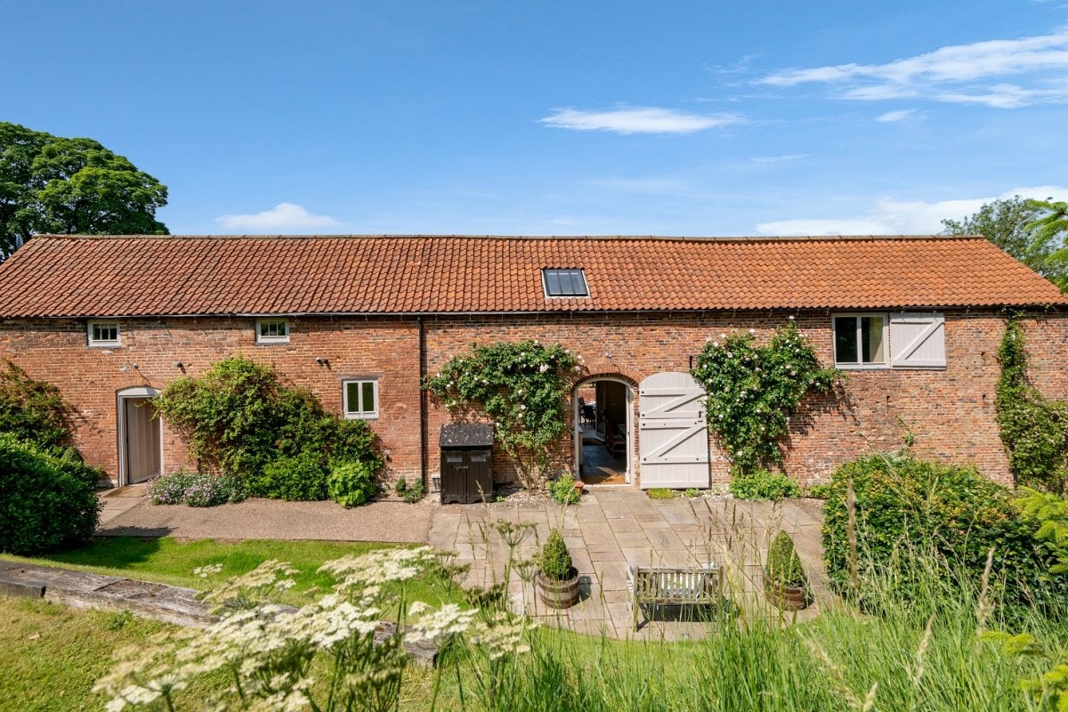 Marris Barn Exterior