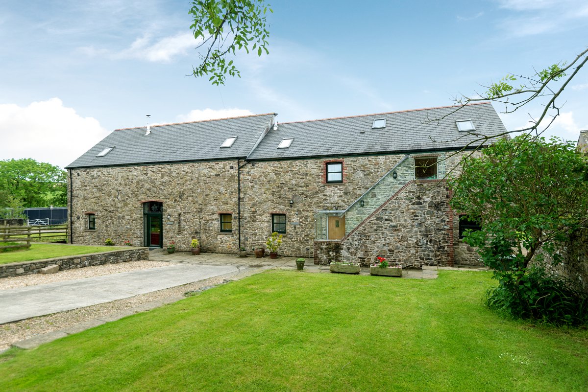 Kidwelly Farm Cottages - Y Felin external aspect