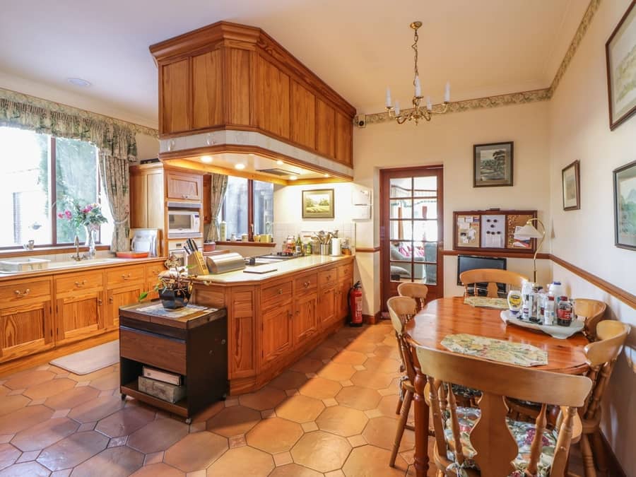 Kitchen with dining area at Scardroy