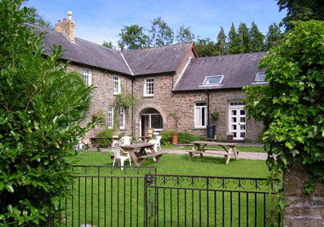 Coachhouse Mews Courtyard and Stable Cottage