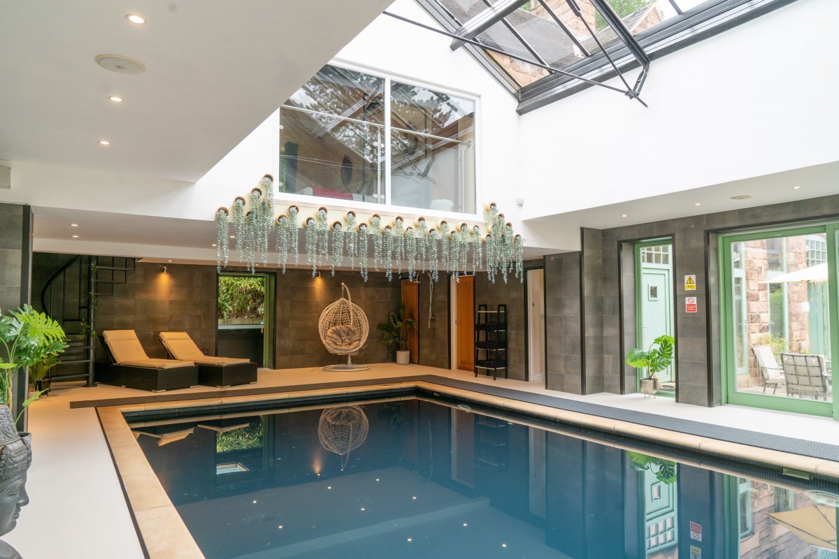 7 Amazing Holiday Houses With Indoor Pools | Group Accommodation