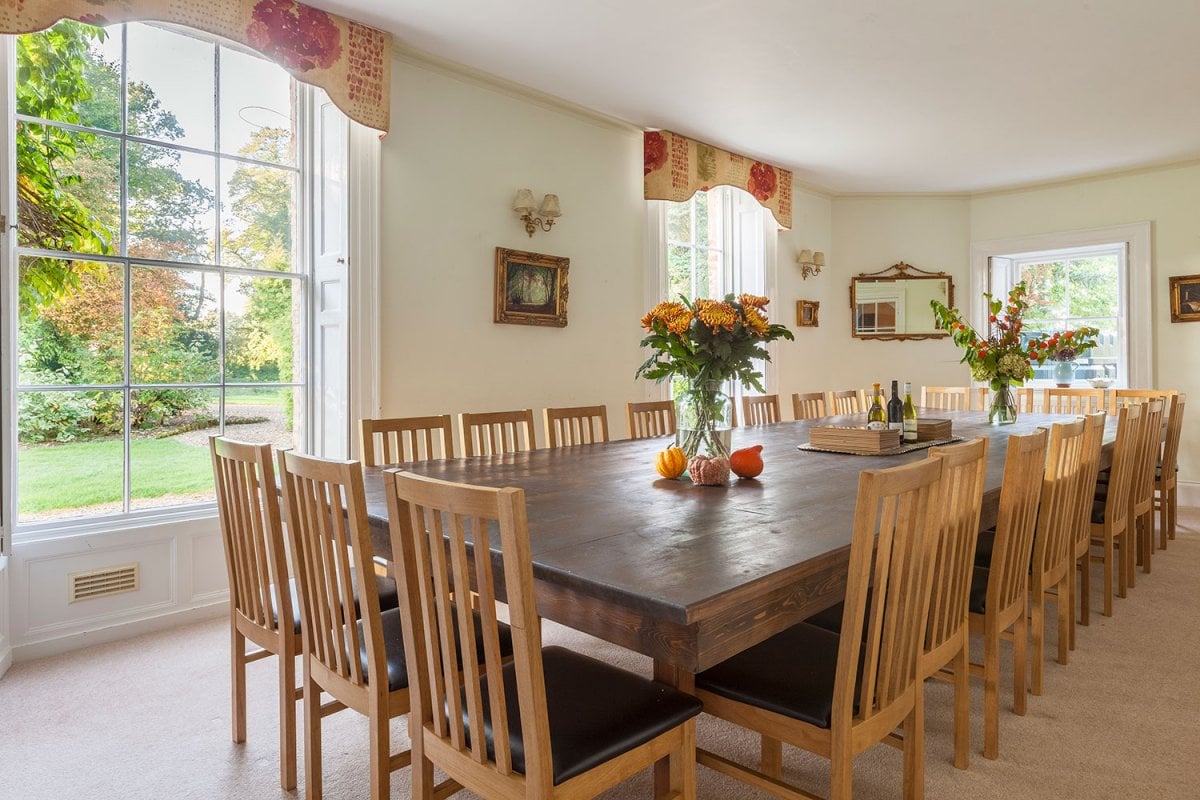 Dining room to seat 28