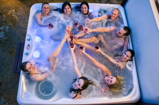 Amazing Hot Tub 39 Degrees