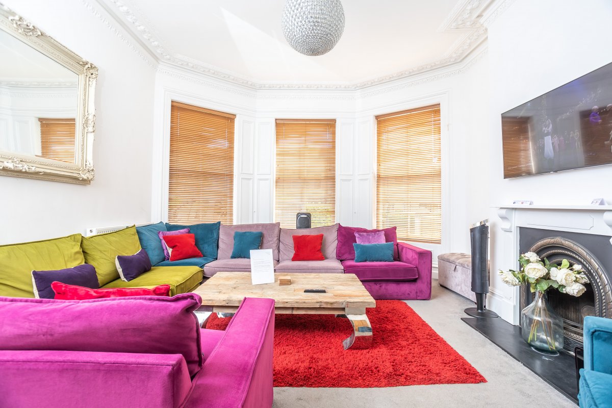 Large seating area in living room for 20