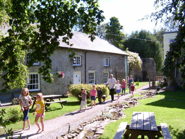 The Longhouse - listed cottage sleeping 9-10