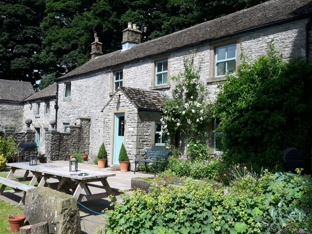 10 Holiday Cottages In The UK For A Family Getaway Group Accommodation
