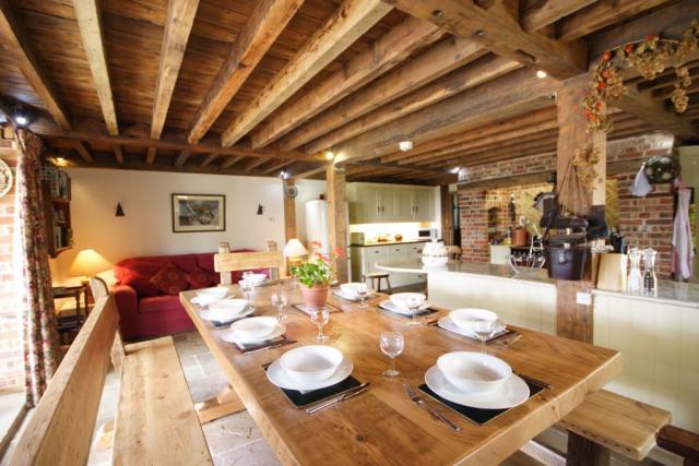Farmhouse Kitchen amd dining area seating 12